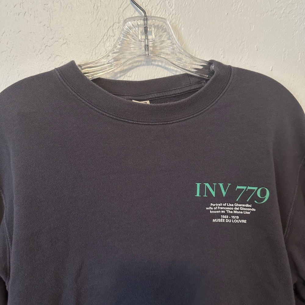 UNIQLO Men’s Sweatshirt Size Large Peter Saville Musée Du Louvre Museum Grey - Picture 3 of 5